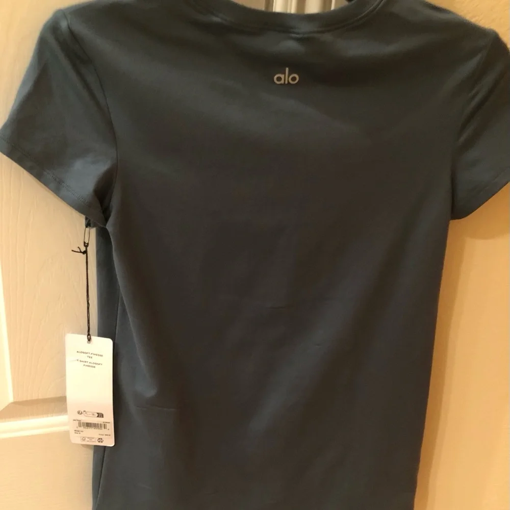 NWT ALO YOGA Alosoft Finesse Tee - Picture 2 of 6